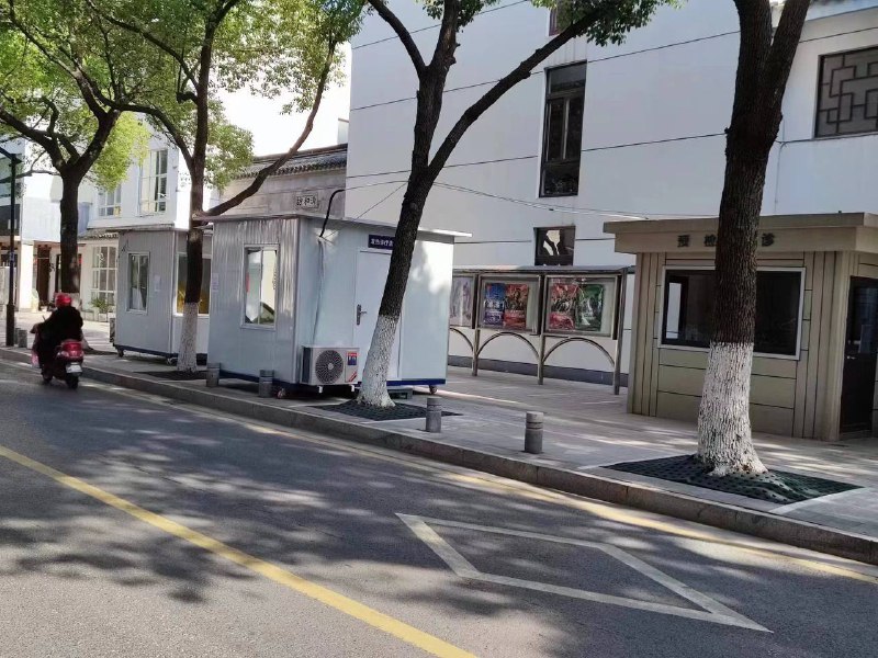 各地的核酸检测亭还保留着，大家还是要做好某个时间重启核酸检测的准备，正如习总书记的讲话，管要迅速的住，放要迅速无脑的放开，反正我自己打了好疫苗也有特效药，哪管老百姓死多少人