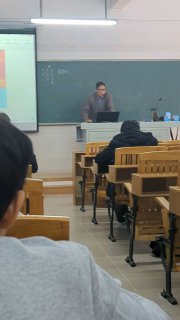 广东某大学在上课前要学生宣誓让中国强盛是他们的责任By