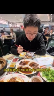 你开始也许会羡慕这个男的，但直接滑到40秒的地方，你就会怜悯他