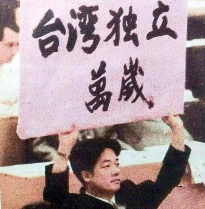 七块论总统府，下台！七块论总统府，下台！