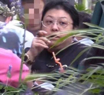 《抓特务》抓到了韩红抽的雪茄7000多块一根多名高官同时也是红十字会的高官挂慈善之名，行贪污之实😎 匿名投稿《抓特务》抓到了韩红抽的雪茄7000多块一根多名高官同时也是红十字会的高官挂慈善之名，行贪污之实😎 匿名投稿