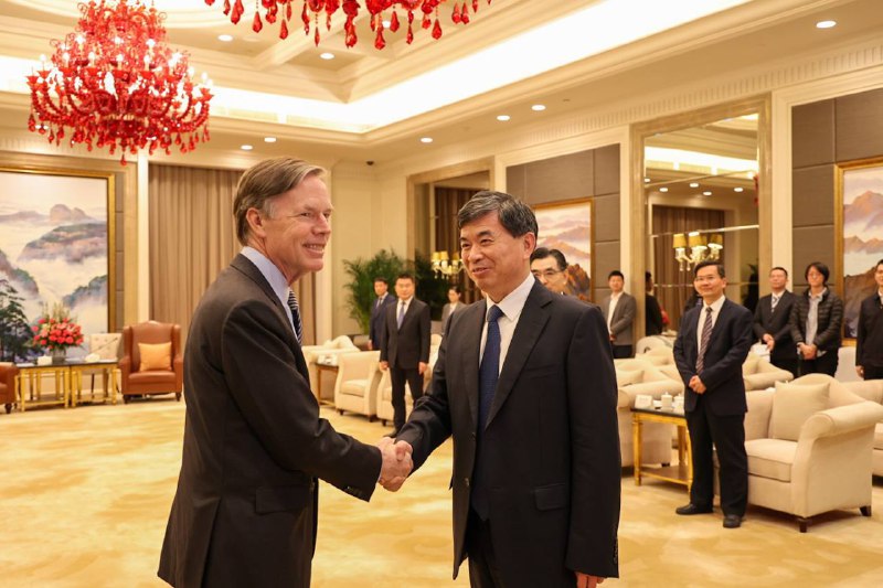 周祖翼在福州会见美国大使，双方就台海冲突情况下福（建）美（利坚）两国间的特别军事合作进行了深入探讨