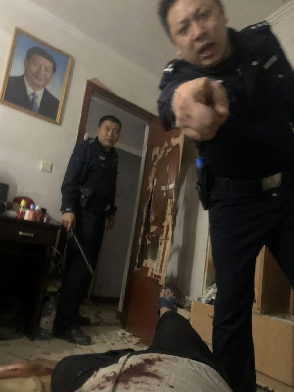 粉红翻墙发表爱国言论被晶格后入😇AI生成😎 匿名投稿