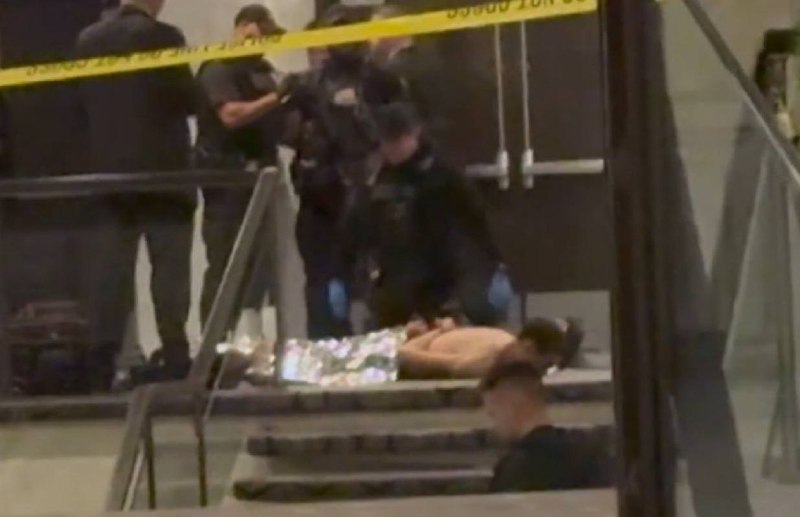 白宫记者晚宴枪击案嫌疑人被捕后首张照片曝光