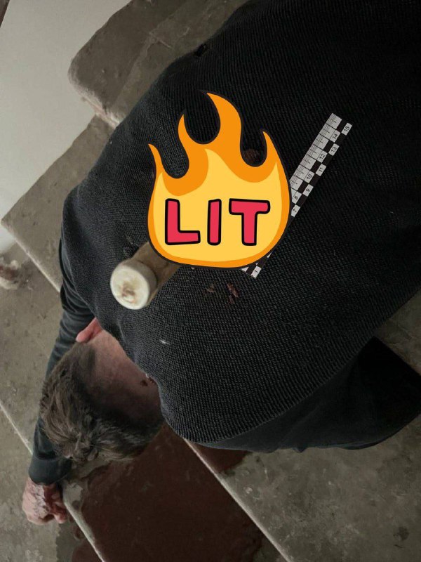 正在休假的俄军军官被人用匕首刺死宰不了普京还宰不了你?😏⚠️血腥图片慎点⚠️投稿By