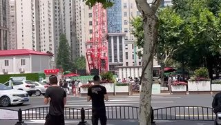 阿拉刁民在政府门口闹事，要求 区长六品大人解释投稿By