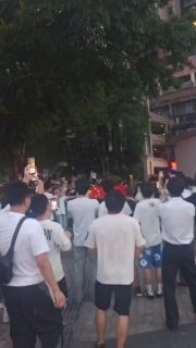 在重庆，即使人们聚众