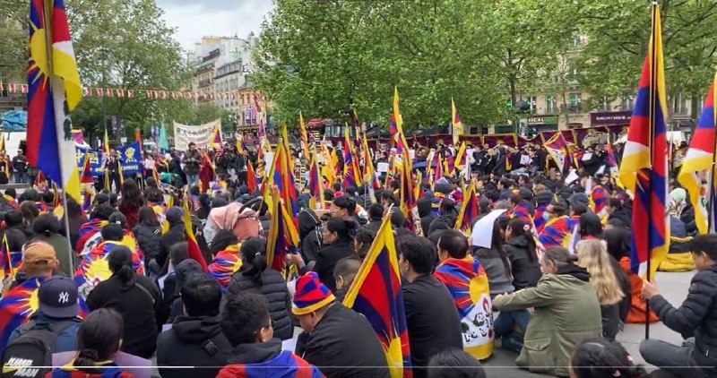 爱国华侨组织 爱心团 在巴黎集会欢迎习大大到访法国🇫🇷爱国华侨组织 爱心团 在巴黎集会欢迎习大大到访法国🇫🇷
