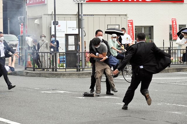 嫌犯 写真 与 安倍遗体投稿By