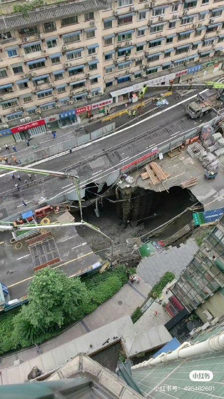平安大中華，地鐵隨便塌成都地铁在建13号线小南街站工地21日凌晨路面塌陷