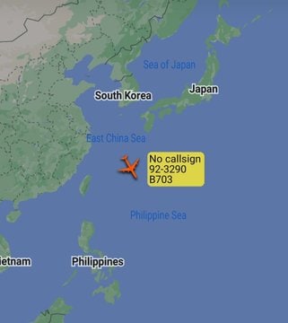 最新卫星图像显示美空军E-8C战场指挥机来了，US Navy美国海军部长也抵达了夏威夷，卫星捕获美海军里根号航母编队还在南海By