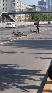 “都别过，我过不好，大家都别玩” 精神还是值得学习的
