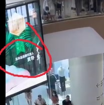这样就不违规了，官方代表团来，就不抓走了？  和服小妹凭什么抓这样就不违规了，官方代表团来，就不抓走了？  和服小妹凭什么抓