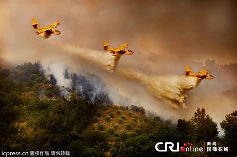 粉蛆睁开狗眼来看，  你国是用灭火器， 国外是这样的粉蛆睁开狗眼来看，  你国是用灭火器， 国外是这样的