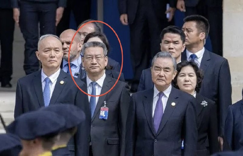他是谁