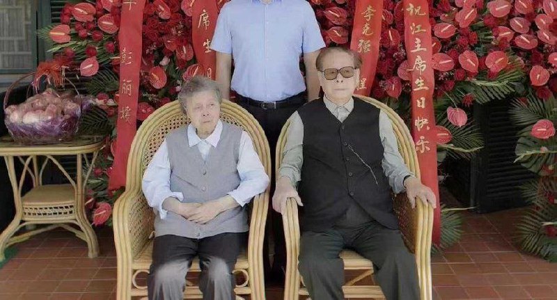 反向利用中共的爱国教育，就可以驱使小粉红反咬中共Pinky is sometimes is a double-edged sword, you need to be aware of so get kicked in the teeth.丸崽·马迎新·习近平