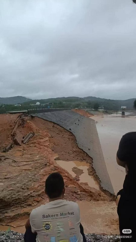 砸3.8億加固照樣潰壩！廣西水庫不敵颱風漫頂 偽政權減災規劃流於表面致災胞受困淪陷區廣西橫州市日前遭颱風「梅莎」豪雨襲擊，甫於近年完成多輪系統性整修、累計投資超過3.8億元人民幣的六藍水庫與雲表水庫竟然漫頂決口