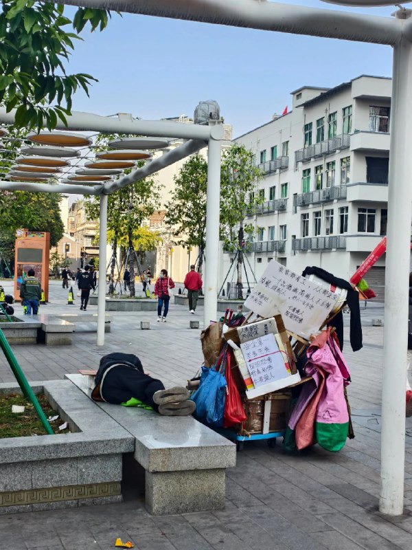 墙内刷到的图，感觉可以拿普利策了🤔😎 匿名投稿墙内刷到的图，感觉可以拿普利策了🤔😎 匿名投稿