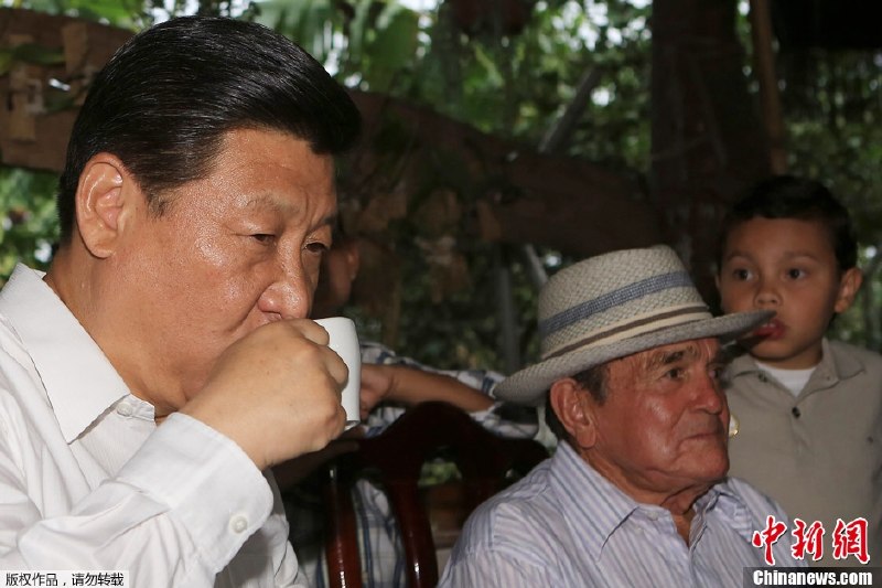 “能不能邀请您来喝杯咖啡☕😭😭？”“能不能邀请您来喝杯咖啡☕😭😭？”
