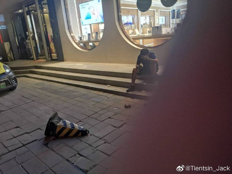 微博举报 #疫苗副作用 词条的粉蛆博主 熊心宇 遭正义人士真人快打🤣🤣微博举报 #疫苗副作用 词条的粉蛆博主 熊心宇 遭正义人士真人快打🤣🤣