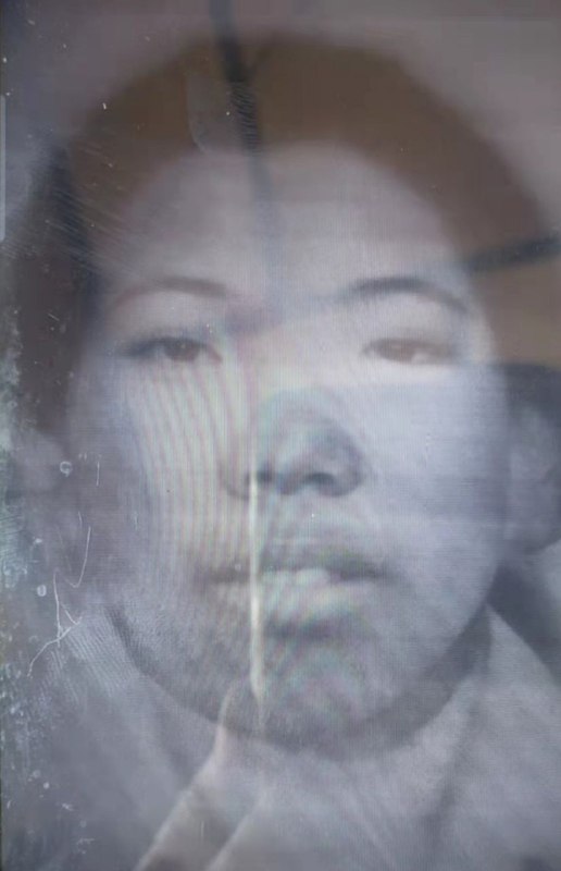 另一位只身闯入云南试图调查真相的勇士拍下小花梅舅舅手机里的清晰版小花梅照片