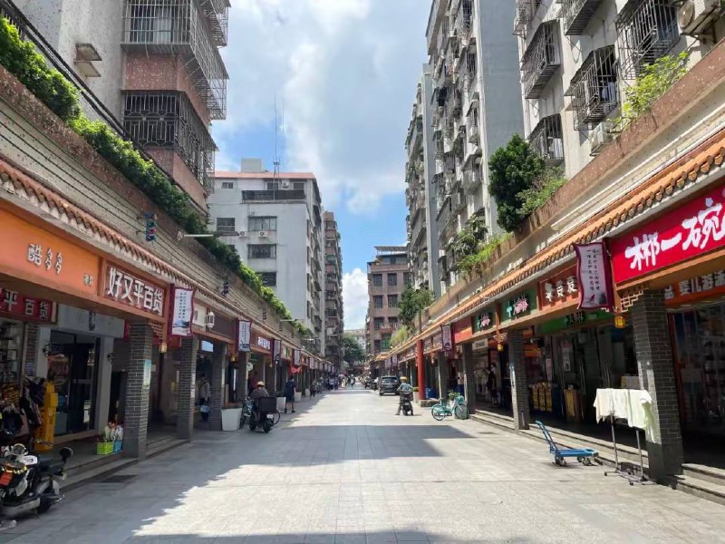 【广州三元里拆迁补偿费——6600元/m²】三元里位置处于市区，地铁2号线旁，距离火车站2公里，周边二手房3.2万/m²起步，早前禁止电动车进村，就是为拆迁铺路