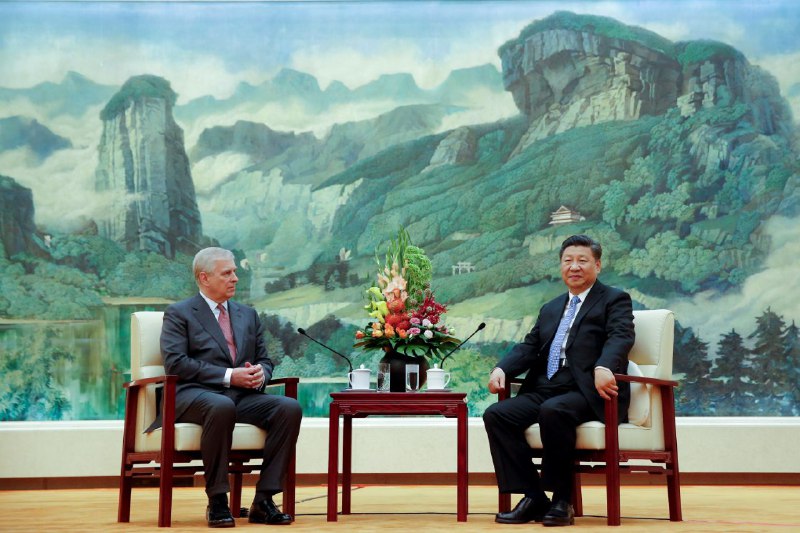 左边是恋童癖安德鲁，右边是洗面奶😎 匿名投稿左边是恋童癖安德鲁，右边是洗面奶😎 匿名投稿