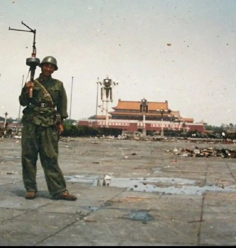 惊！九三大阅兵幕后花絮曝光，习主席敲击键盘微博发送范围覆盖全球！看到哪一个你哭了？#人民军队#能打胜仗惊！九三大阅兵幕后花絮曝光，习主席敲击键盘微博发送范围覆盖全球！看到哪一个你哭了？#人民军队#能打胜仗