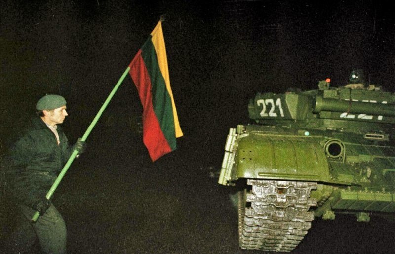 1991年1月13日，立陶宛首都维尔纽斯发生“一月事件”，苏联军队试图镇压寻求独立的立陶宛人，导致14名平民死亡、700多人受伤