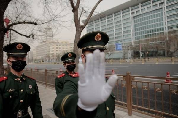經濟崩潰引發極度恐慌！偽政權升級維穩監控災胞中國經濟長期低迷導致民間抗議頻傳，偽政權為了防止統治動搖，已將維穩鐵網全面擴大至涉眾金融、房地產、勞動關係、新就業群體（外賣快遞員）、網路空間、基層社區及矛盾糾紛等七大領域