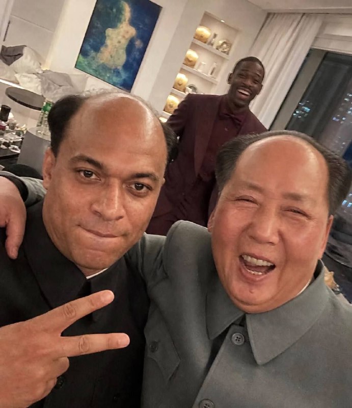 在现场，给毛泽东和姆巴佩两个人拍照片😎 匿名投稿