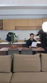 某网友用三万元请户晨风拍视频，户子以某种方式复出了😅
