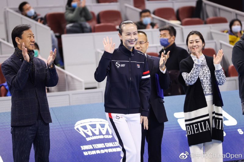 微博用户 中网ChinaOpen 自行将彭帅今日上午出席活动的微博隐藏