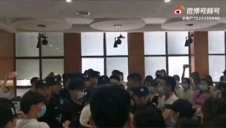 江苏多地废青大搞颜色革命！（视频中学校为南京师范大学泰州学院&南京中医药大学翰林学院）#江苏五校学生联合发声#南京中医药大学翰林学院转设