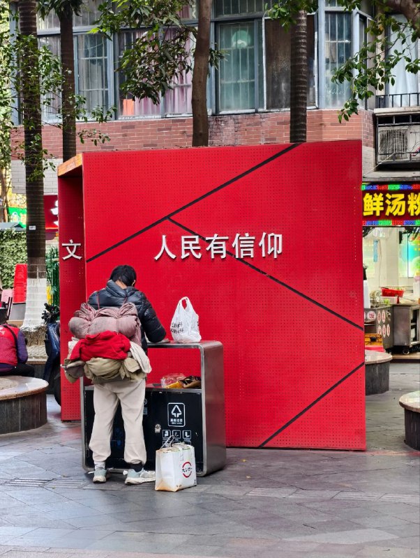 墙内刷到的图，感觉可以拿普利策了🤔😎 匿名投稿墙内刷到的图，感觉可以拿普利策了🤔😎 匿名投稿