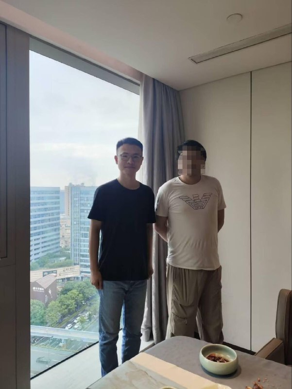 如何评价 与民主斗士户晨风共进午餐 每小时收费5000元👤 来自