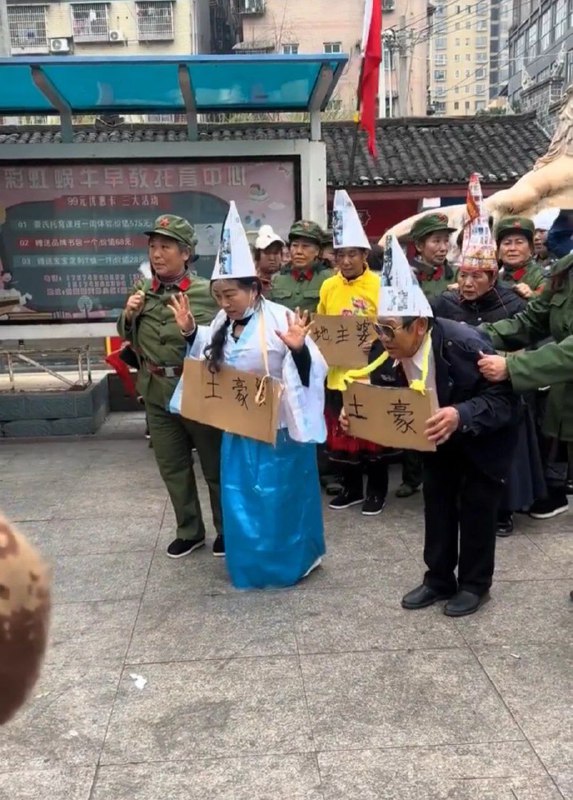 看看老一代人的COSPLAY，很有艺术感啊！By